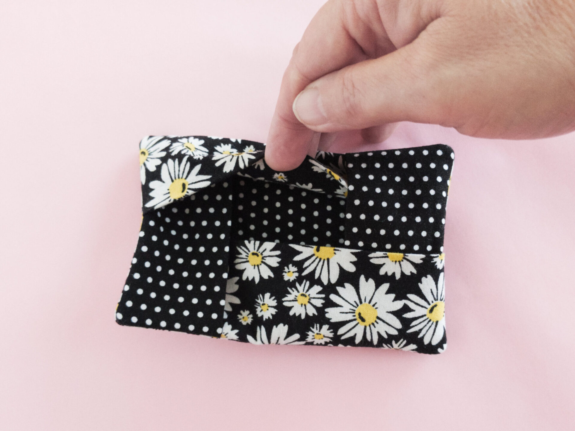 Pocket Tissue Holder Daisies with Polka Dots