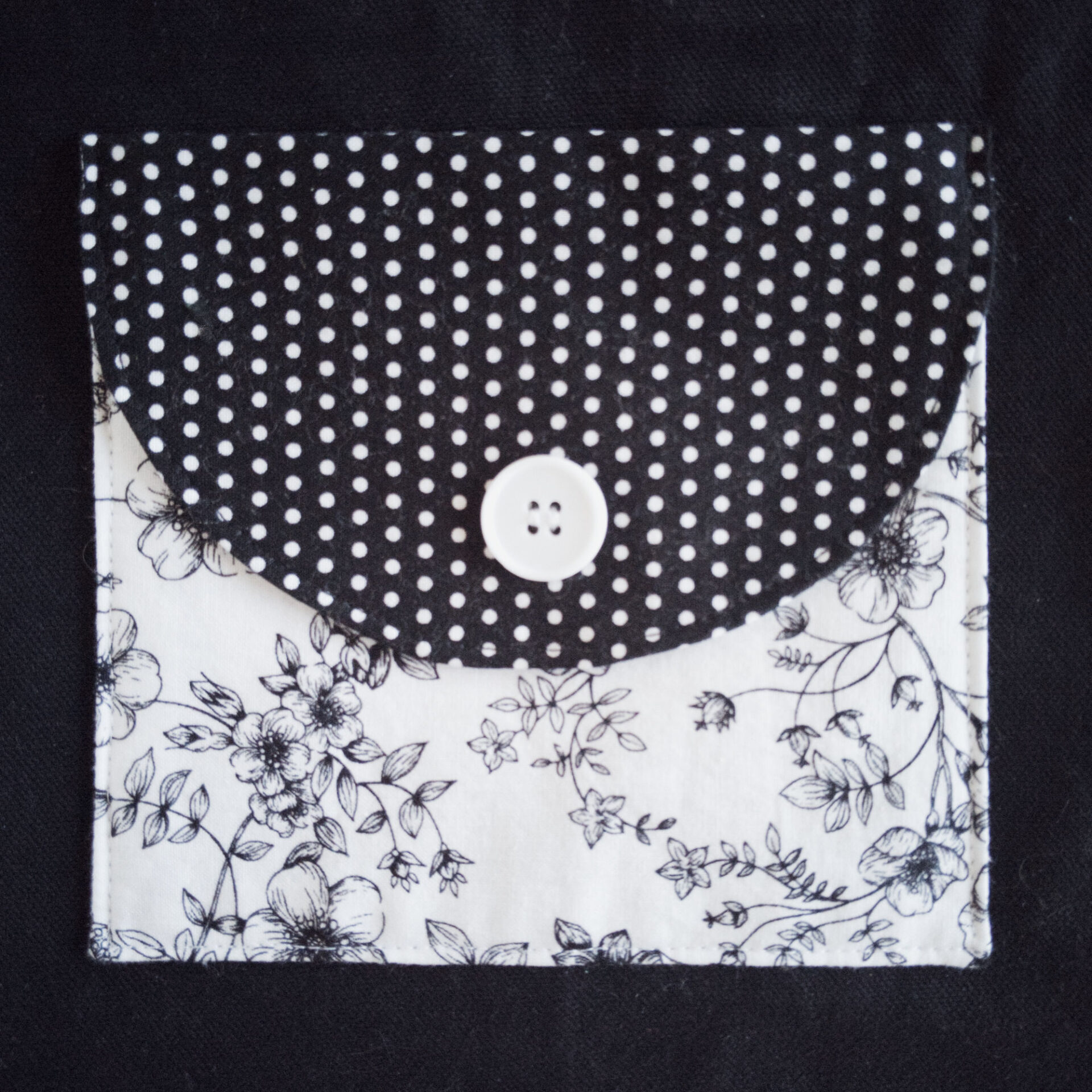 Tote Bag with Zipper and Pockets